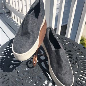 Like NEW Vince Grey Flannel Platform Sneaker